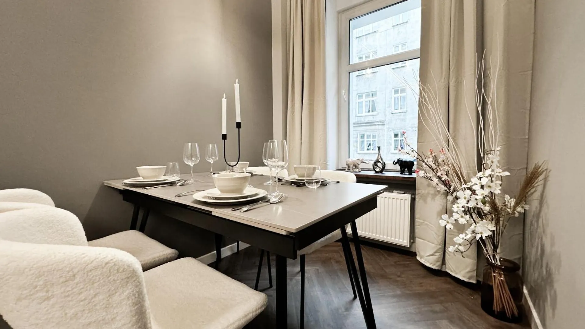 Apartment Central, Modern & Chic Wroclaw Gem, Near Park! 10Min To Old Town, Trumski